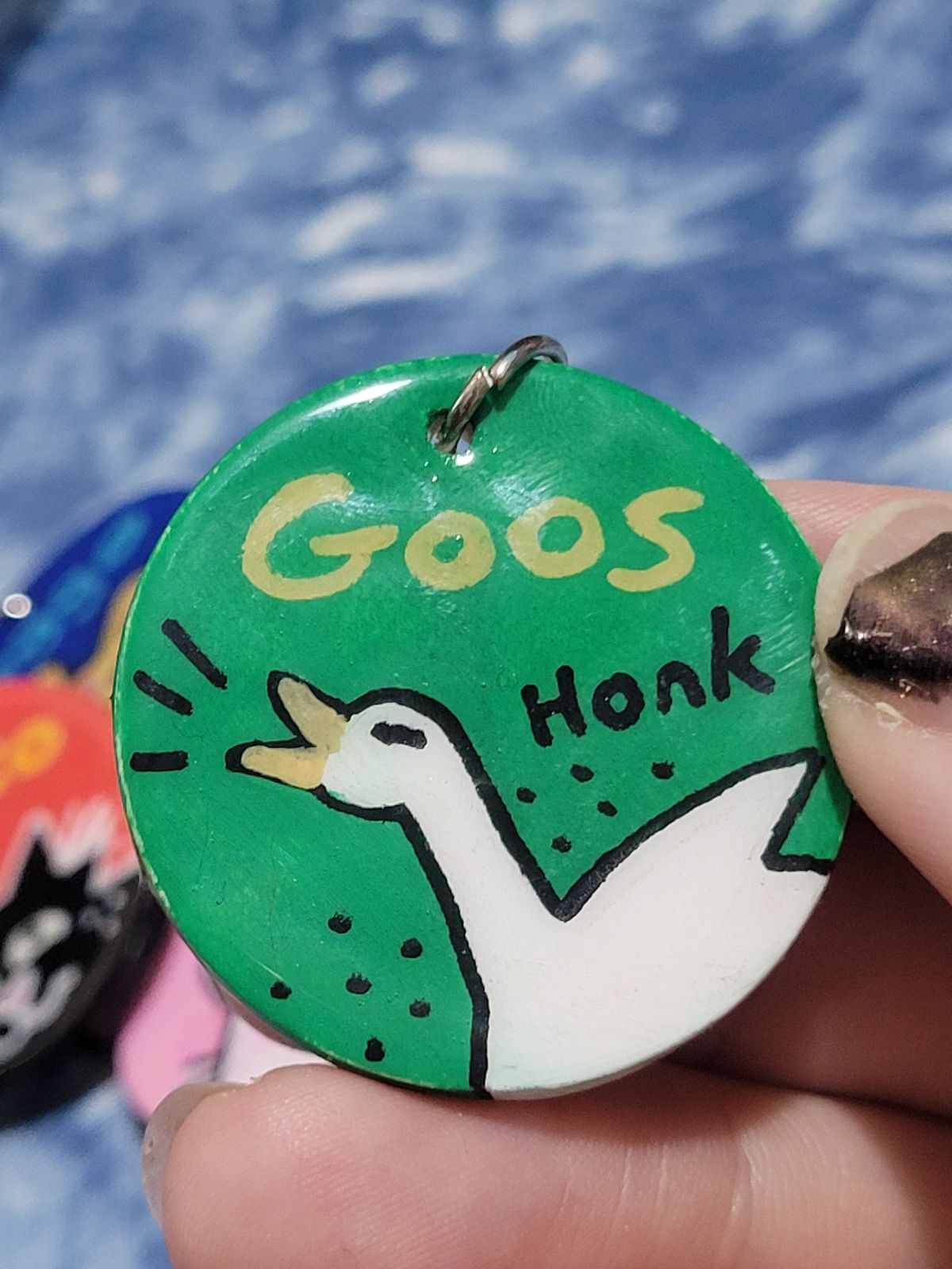 Goos Cute cartoon goose drawn saying 'Honk', with the word 'Goos' above, on a green background.